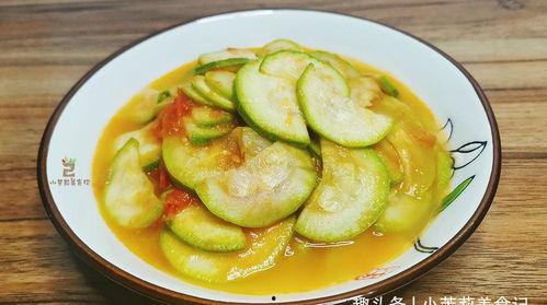 过年吃瓜的照片,一家人的幸福过年瞬间